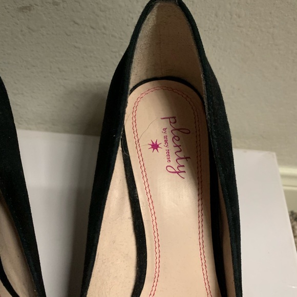 Black Pumps - Picture 2 of 5